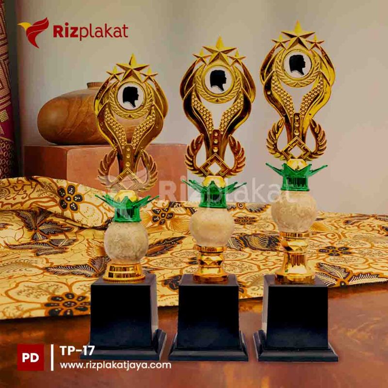 TP-17 Trophy plastik Kompetisi