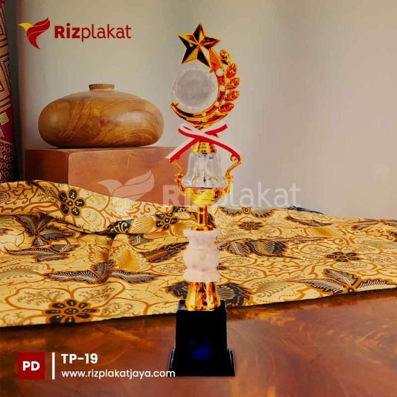 TP-19 Piala Plastik Sekolah