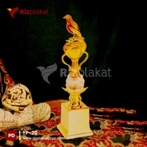 Desain piala plastik