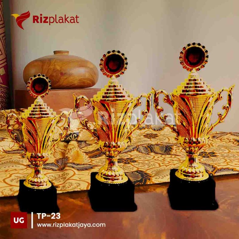TP-23 Trophy Plastik Piala Bergilir