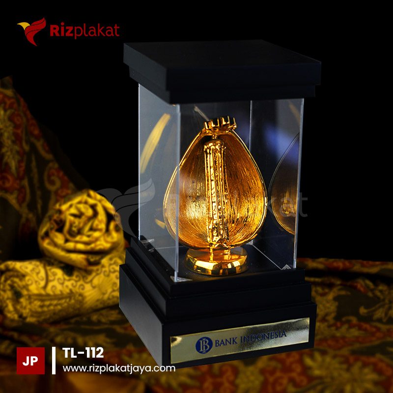 Trophy Logam Alat Musik Tradisional