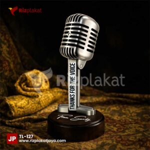 Piala Logam Kontes Seni Musik Bentuk Microfon