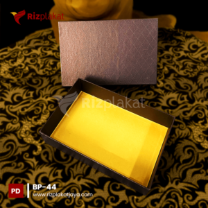 box plakat cokelat elegan