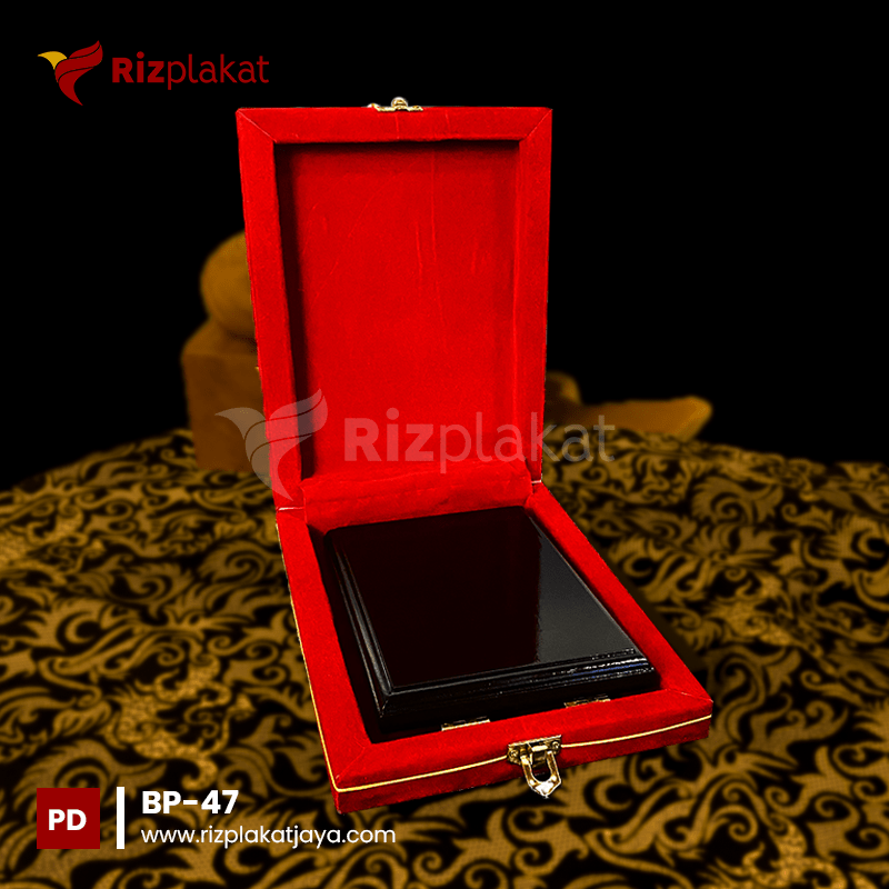 BP-47 BOX PLAKAT BLUDRU MERAH