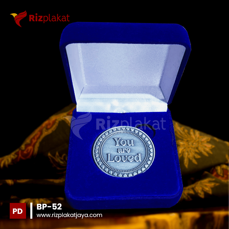 BP-52 Box Medali Beludru Biru Elegan