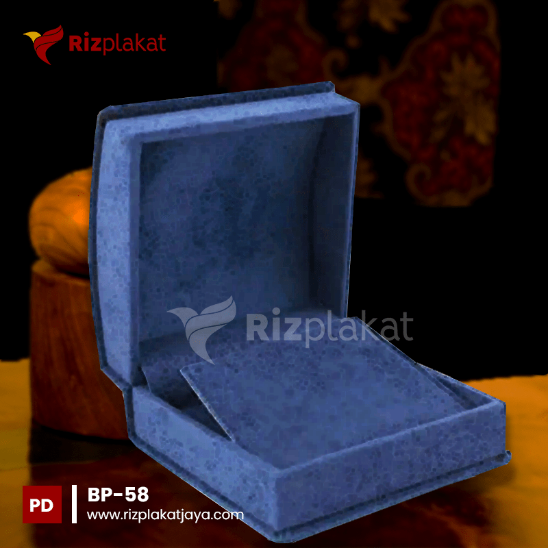 BP-58 Box Plakat Beludru Lembut