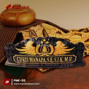 papan nama kayu kantor