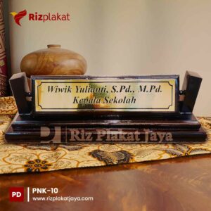 papan nama kayu unik