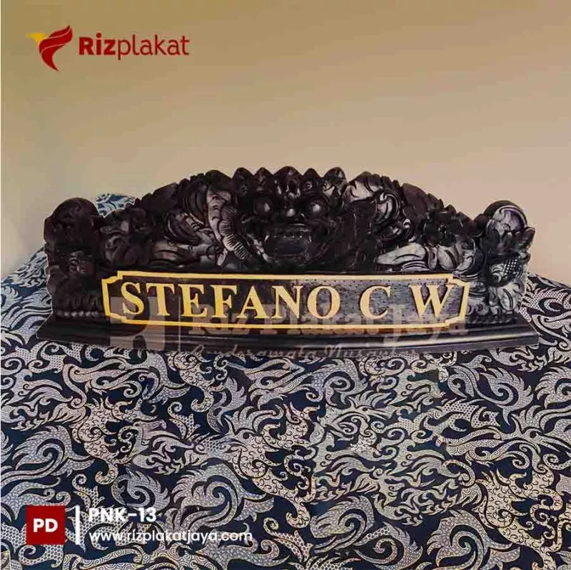 PNK-13 papan nama meja artistik