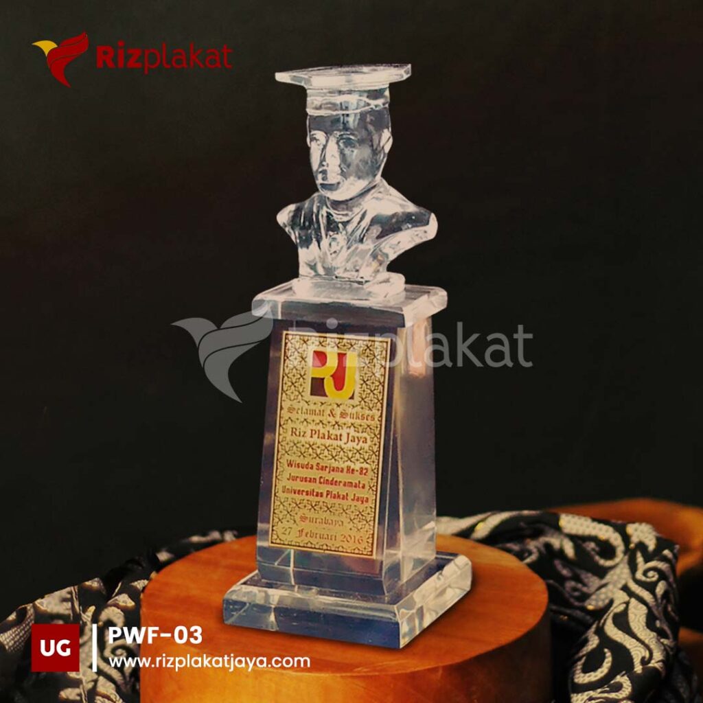 patung wisuda fiber custom