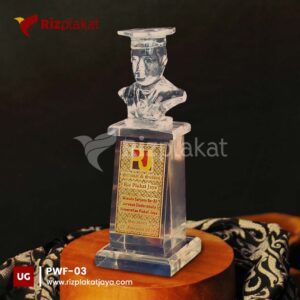 patung wisuda fiber custom