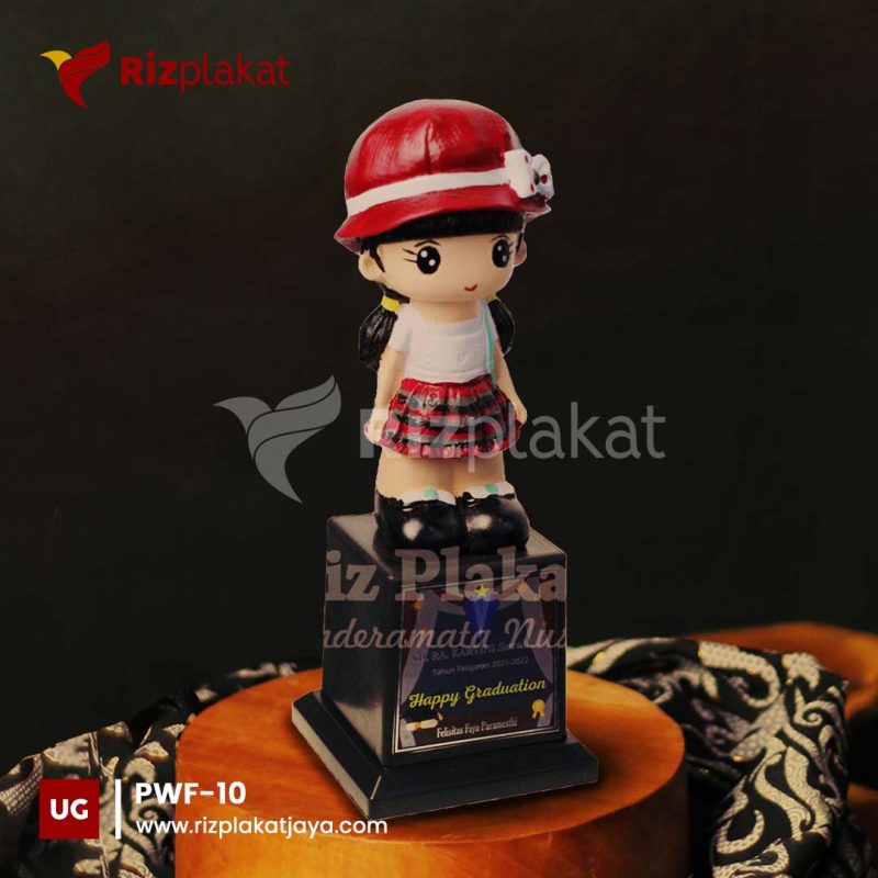 PWF-10 patung resin wisuda bandung