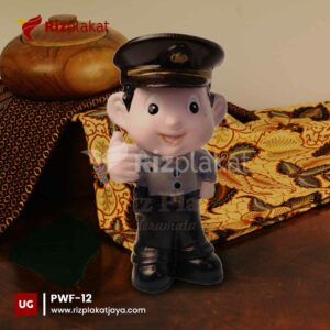 patung resin karakter wisuda