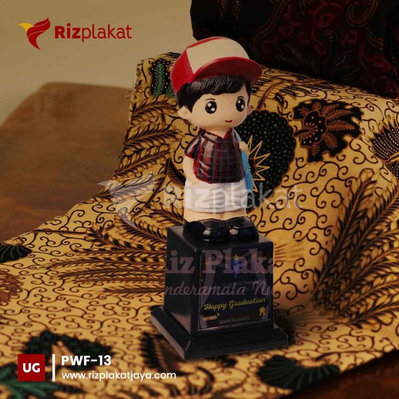 PWF-13 patung resin wisuda jogja