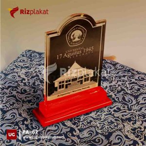 Plakat Akrilik Wisuda Kampus