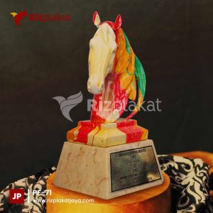 Piala Bergilir Bahan Fiber