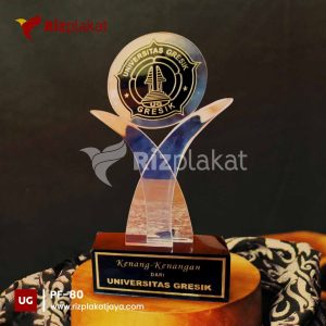 Trophy Wisuda