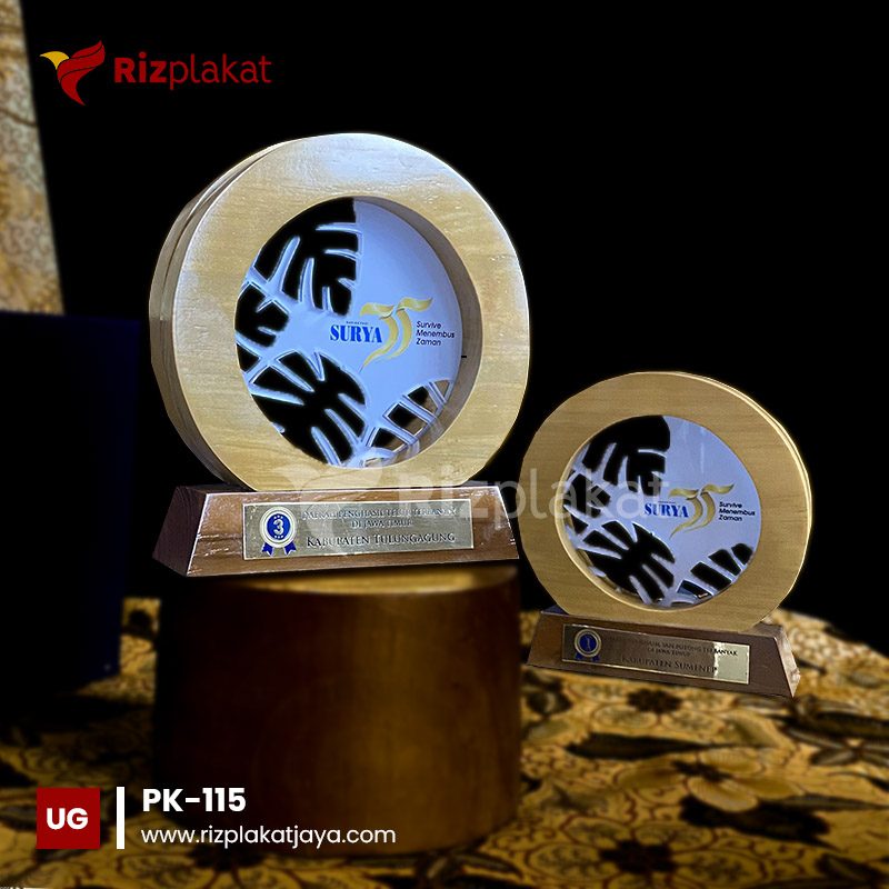 Plakat Kayu Bulat dengan Akrilik Motif Daun