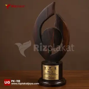 Desain Plakat Kayu Eksklusif Bentuk Unik – Simbol Apresiasi Bernilai Estetis dan Personal