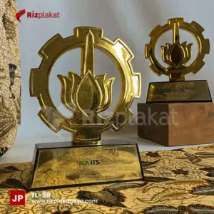 Trophy Logam Bentuk Logo Instansi – Simbol Kebanggaan dan Identitas Lembaga
