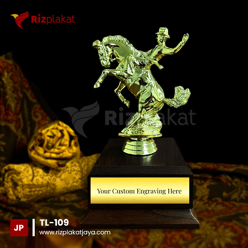 TL-109 Piala Logam Patung Berkuda