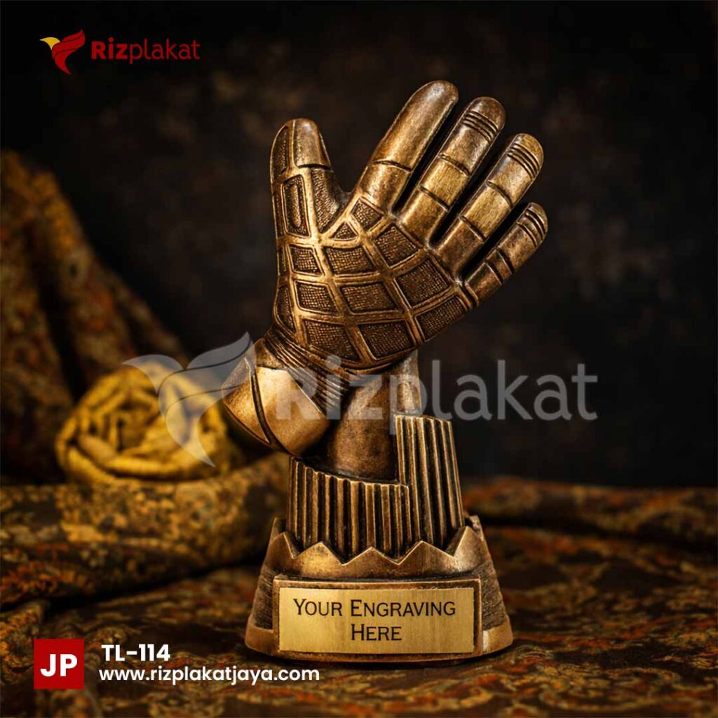 Trophy Logam Bentuk Tangan Kiper – Penghargaan Emas untuk Sang Penjaga Gawang Terbaik