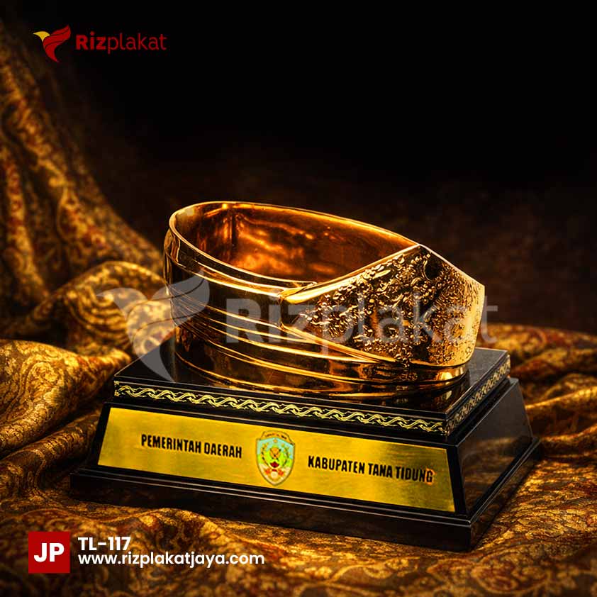 Trophy Logam Custom Bentuk Budaya Daerah – Penghargaan Berkelas yang Mengangkat Kearifan Lokal