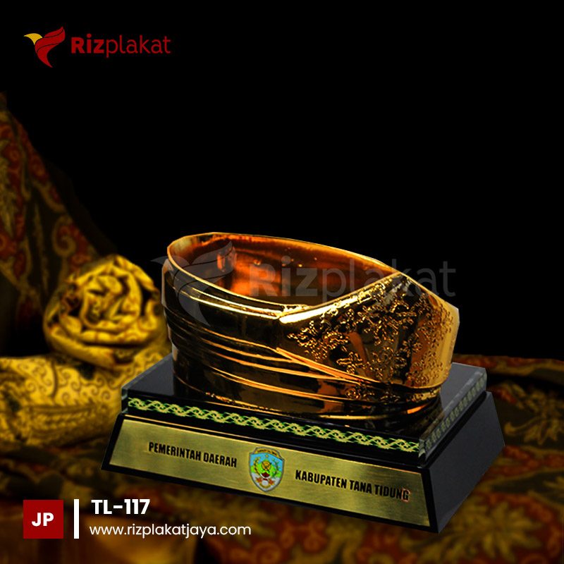 Trophy Logam Custom Bentuk Budaya Daerah