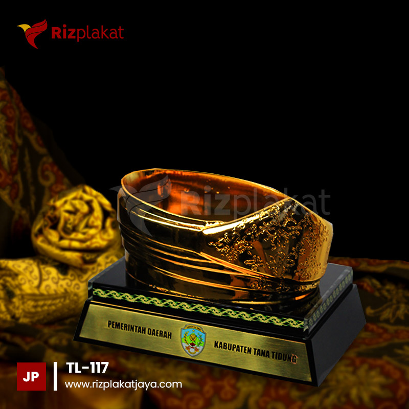 TL-117 Trophy Logam Custom Bentuk Budaya Daerah