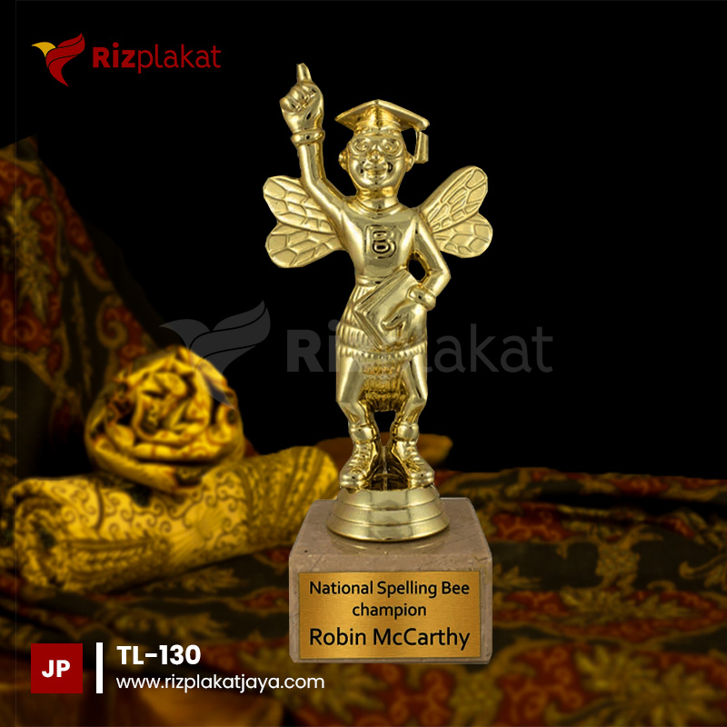 TL-130 Piala Logam Berbentuk Karakter