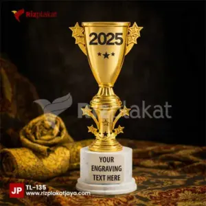Piala Logam Spesial untuk Penghargaan