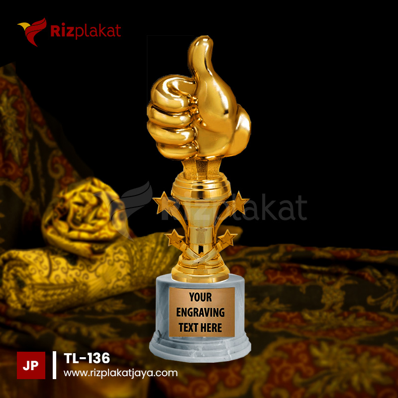 TL-136 Piala Logam Bentuk Tangan Simbol Jempol