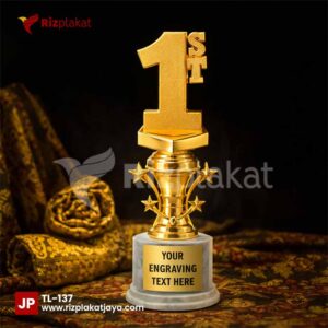 Piala Logam Bentuk Angka Satu – Simbol Kemenangan dan Keunggulan