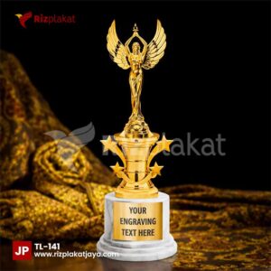 Trophy Logam Bentuk Figur Wanita Bersayap – Simbol Kekuatan, Keanggunan, dan Inspirasi