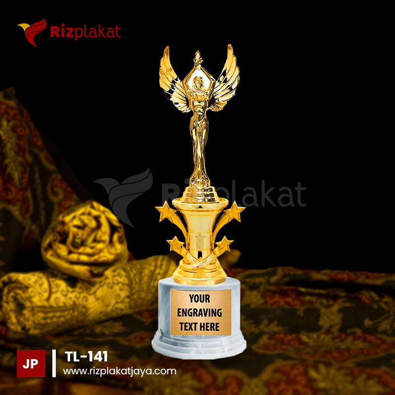 Trophy Logam Bentuk Figur Wanita Bersayap
