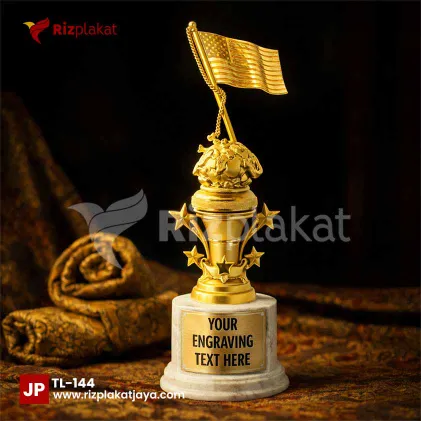 Trophy Logam Bentuk Custom Bendera – Simbol Kemenangan, Identitas, dan Semangat Juang