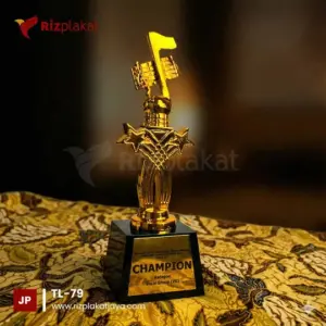 Trophy Logam untuk Acara Musik – Simbol Kemenangan dan Bakat Berkualitas!