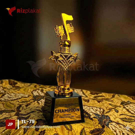 Trophy Logam untuk Acara Musik – Simbol Kemenangan dan Bakat Berkualitas!