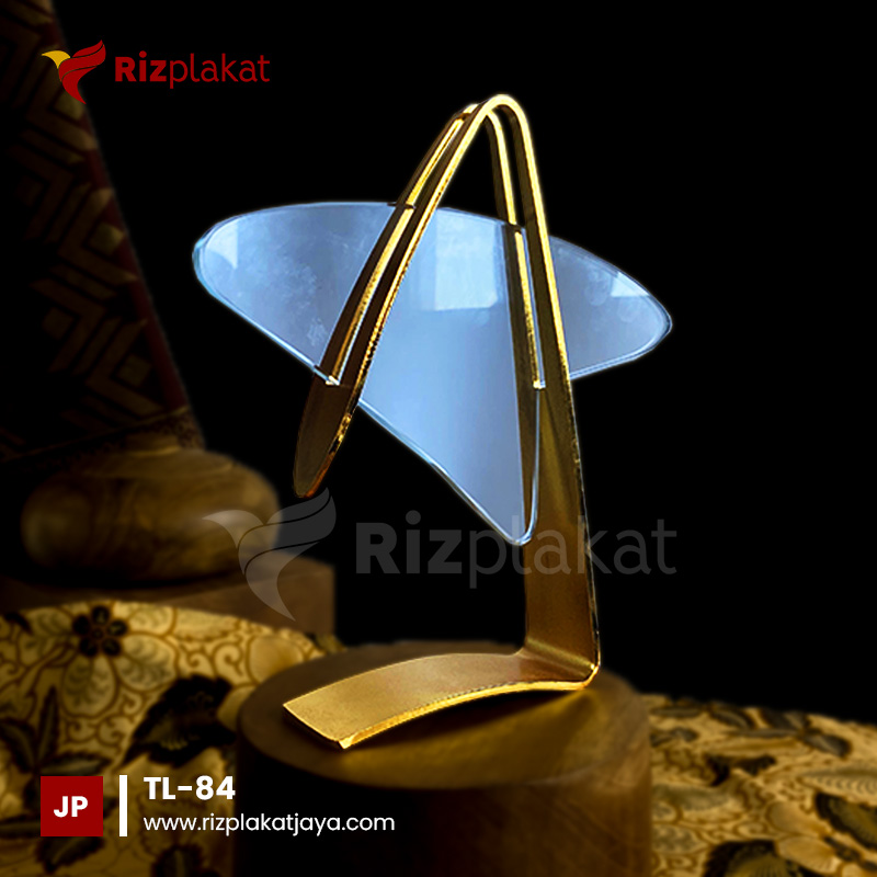 TL-84 Piala Logam Ornamen Unik