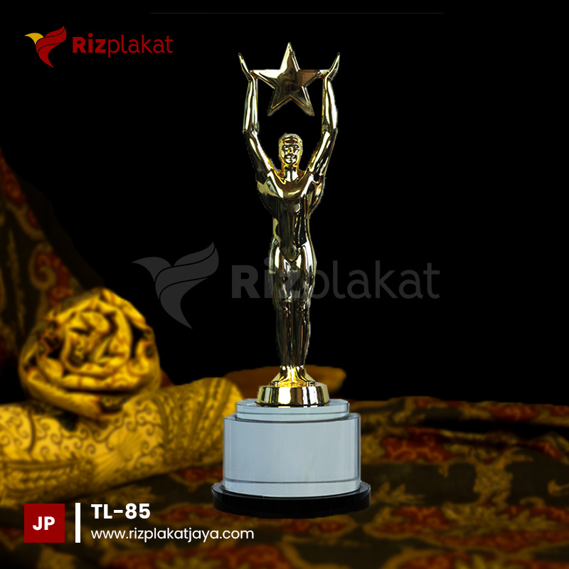 TL-85 Trophy Logam dengan Patung Mini