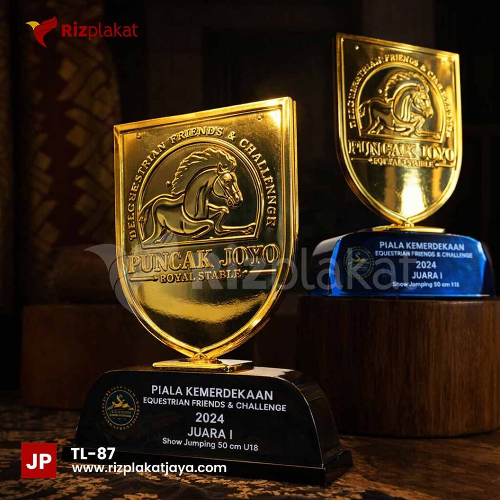 Piala Logam Show Jumping – Penghargaan Eksklusif untuk Atlet Berkuda Berprestasi