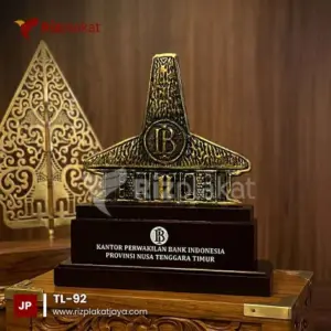 Piala Logam Eksklusif – Trofi Berkelas untuk Penghargaan Istimewa
