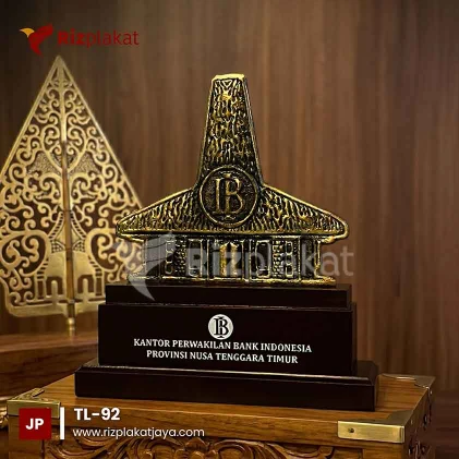 Piala Logam Eksklusif – Trofi Berkelas untuk Penghargaan Istimewa
