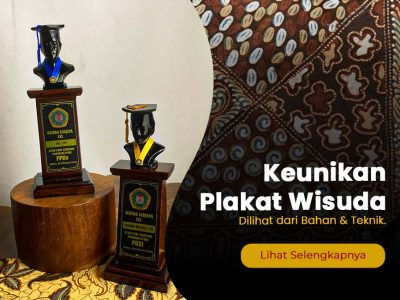 Keunikan Plakat Wisuda