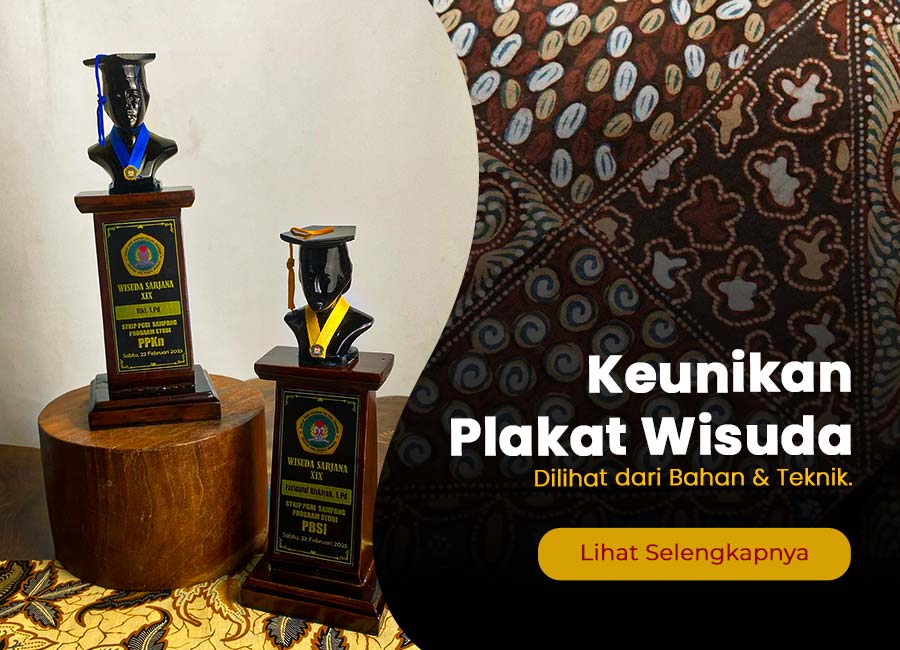 Keunikan Plakat Wisuda