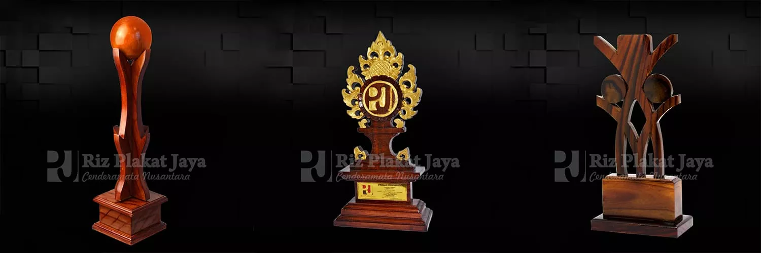 contoh piala dari kayu