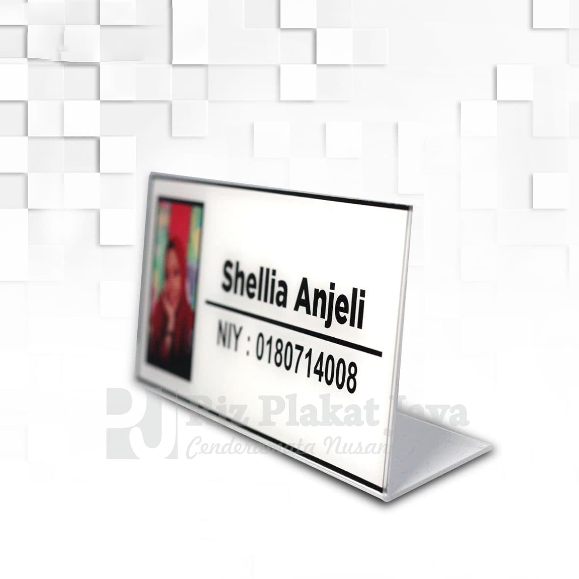papan nama meja akrilik