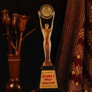 piala resin kejuaran lomba