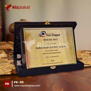 Plakat Kayu Wisuda Universitas Esa Unggul