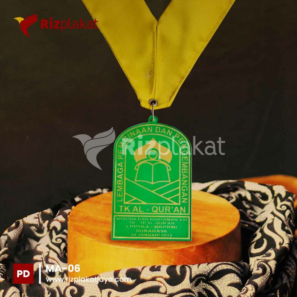 Pesan medali akrilik